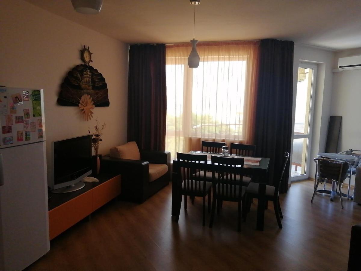 Sunnyseasons Apartment With Swimming Pool View เบียลา ภายนอก รูปภาพ
